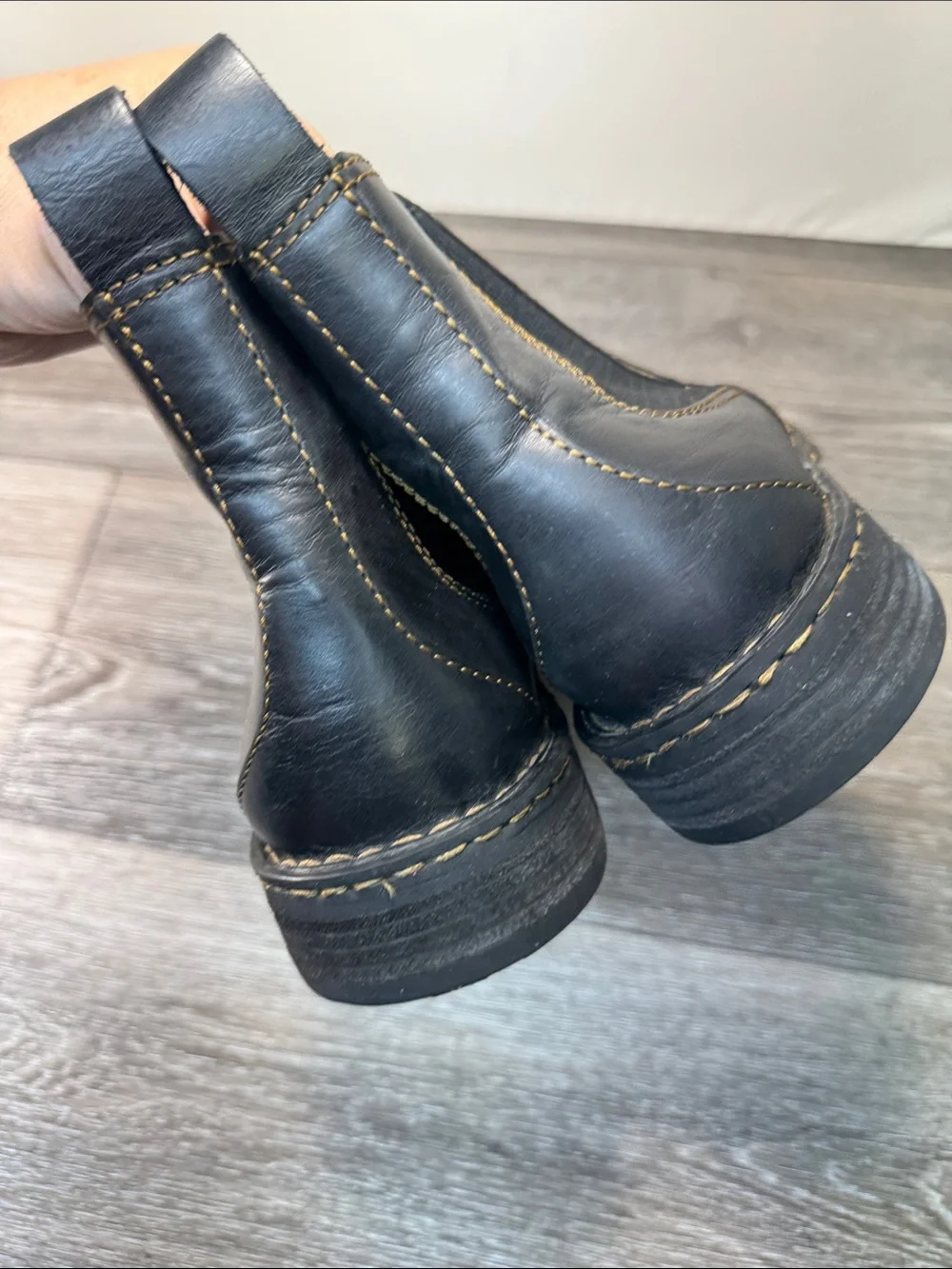 Born Black Leather Chukka Boots with Contrast Stitching men’s SZ 10 (h23)